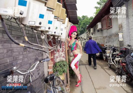 AISS爱丝(黄金版) - 不只是逛街，萱萱的高清写真透露了更多