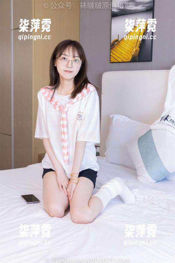BoBoSocks袜啵啵-糯米 BoBoSocks袜啵啵 - 糯米私拍:黑丝与可爱,该选哪个配菜?
