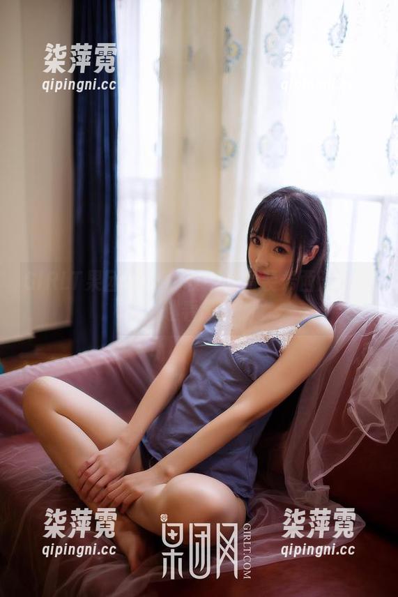 GIRLT果团网-裴希西 GIRLT果团网 - 你敢不敢看裴希西泳池图包?越看越怪啊。
