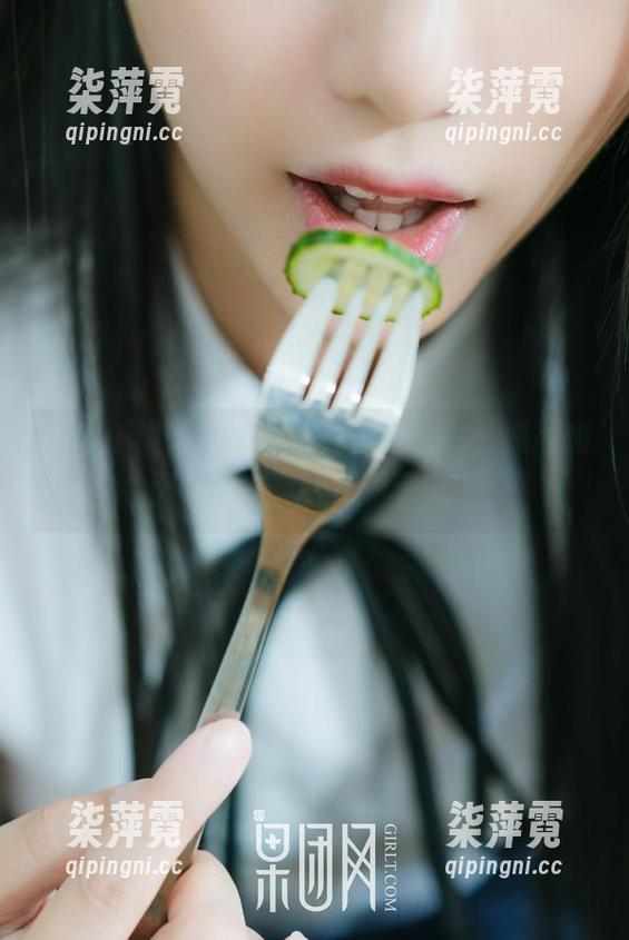 GIRLT果团网-黄歆苑 GIRLT果团网 - 黄歆苑变身秘书,原图和图包都在,大家看了吗?