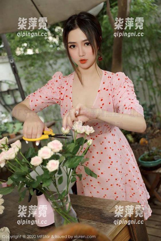 MFStar模范学院 - 王雨纯黑丝，让图库里的每一帧都在悄悄晃动