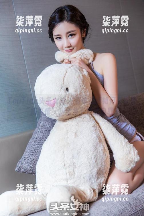 TouTiao头条女神 - 看申美嫣如何在家里“搞事情”，全集下载请自取～