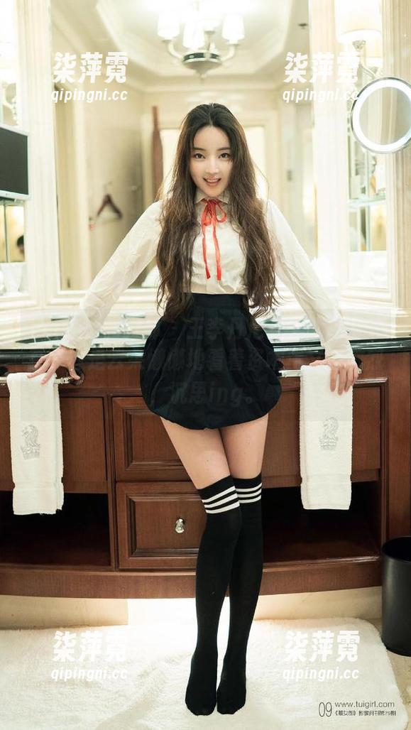 TuiGirl推女郎 - 王李丹尼夏天图库的分享，像是云朵懒懒地看着资本主义的激烈，沉思ing。