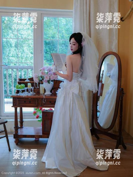 Xiuren秀人网 - Laura苏雨彤，纯白得不止一点，一来无圣光，图片也傻了。