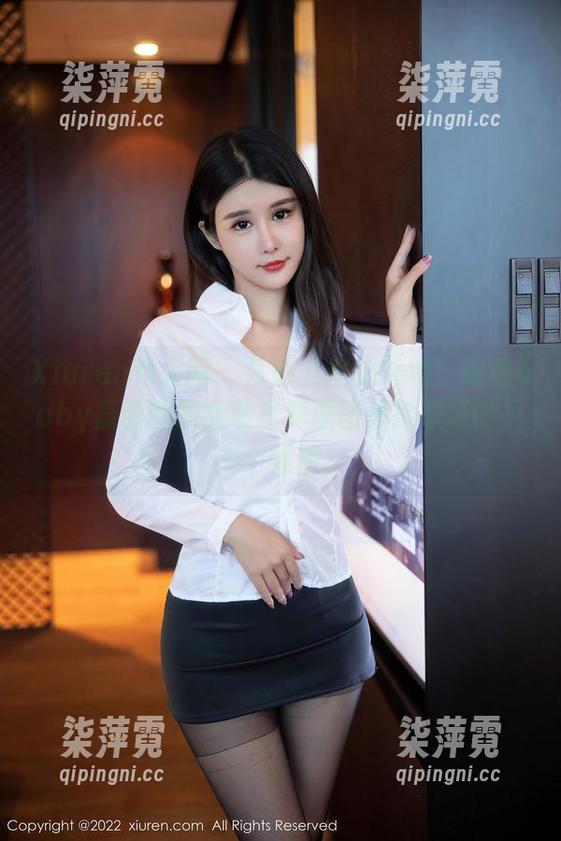 Xiuren秀人网-baby嘉茵 Xiuren秀人网 - 从办公室到秀场:跟着baby嘉茵的职业装写真原图体验职场的另一个维度!