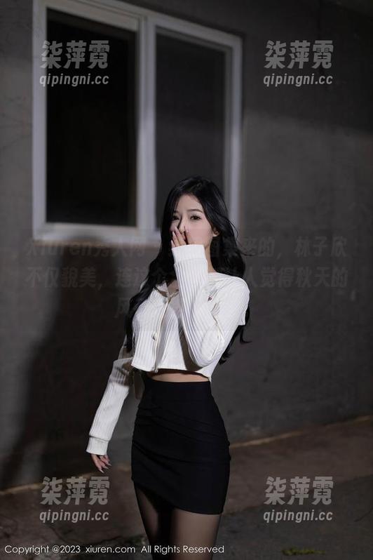 Xiuren秀人网 - 红裙图集来的，林子欣不仅貌美，连这个全套都让人觉得秋天的风都变得温柔了。