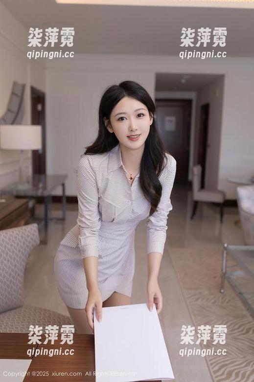 Xiuren秀人网-柚柚小奶瓶 Xiuren秀人网 - 柚柚小奶瓶图集-看她的美腿,我开始觉得自己不该再穿牛仔裤了