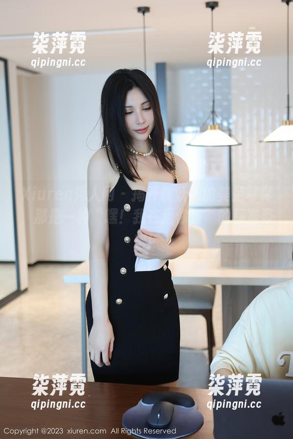 Xiuren秀人网-桃妖天 Xiuren秀人网 - 揭开桃妖天的美足写真,那是一种“嘿!我在逗你乐”的标准姿势!