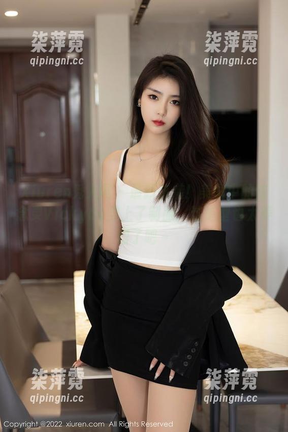 Xiuren秀人网 - 最新来袭！美图中的陈念灵Vickyao穿上了制服，这造型也太养眼了吧～