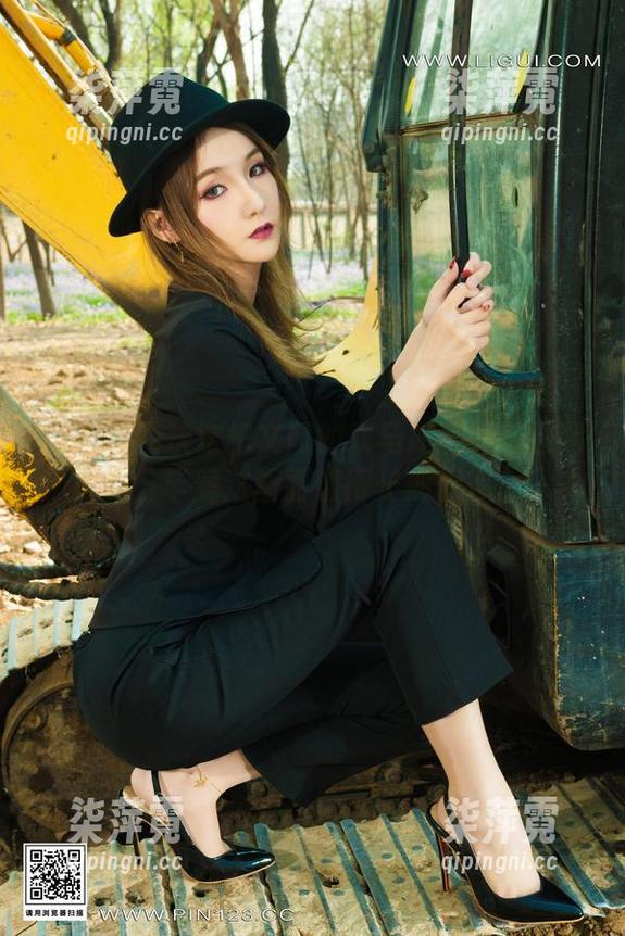 丽柜-文芮 丽柜 - 我决定把文芮的双马尾写真放进网盘,毕竟这画面值得长期保存。