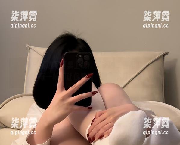 保守的二舅妈 微密圈 - 精选写真集上线:保守的二舅妈的香逼人气,每一帧都让你感到“舅”不及待哦!
