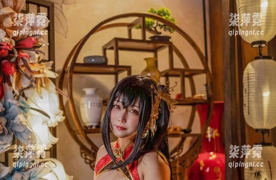 咔喵学姐新美图更新，谁能抗拒这种“坏坏”的诱惑呢