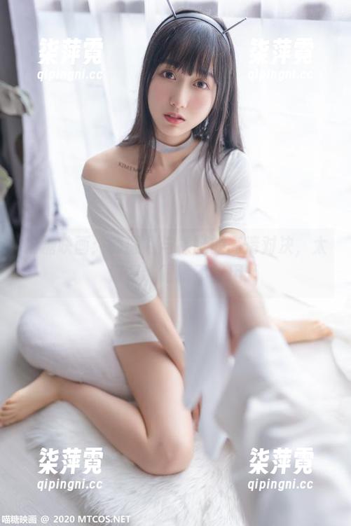 喵糖映画：制服裙与裸腿的高清对决，太好看，眼睛不够用