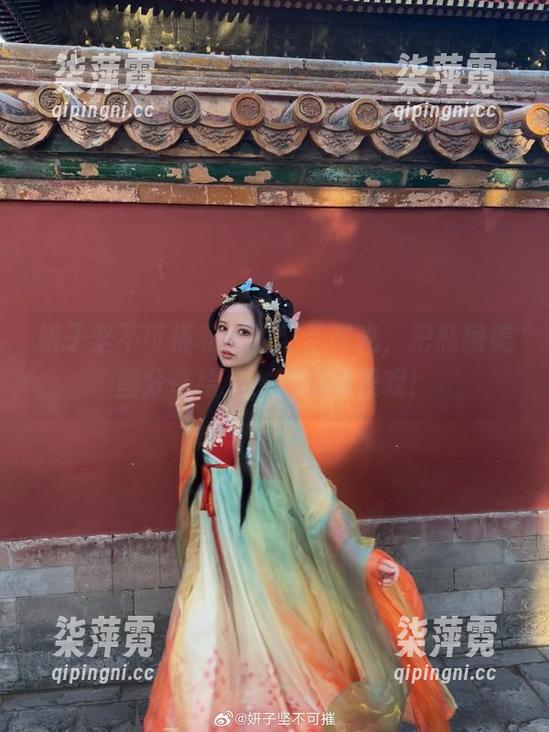 妍子坚不可摧和她的蕾丝时光，把私房美图分享给你，满满都是戏！