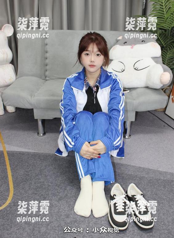 小众视觉-小苏菲 小众视觉 - 小苏菲私拍里的眼镜,明明想低调却极为显眼