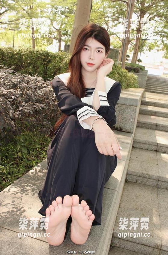 小众视觉 - 校服不止于蓝白，芳芳的免费图册让你眼前一亮！
