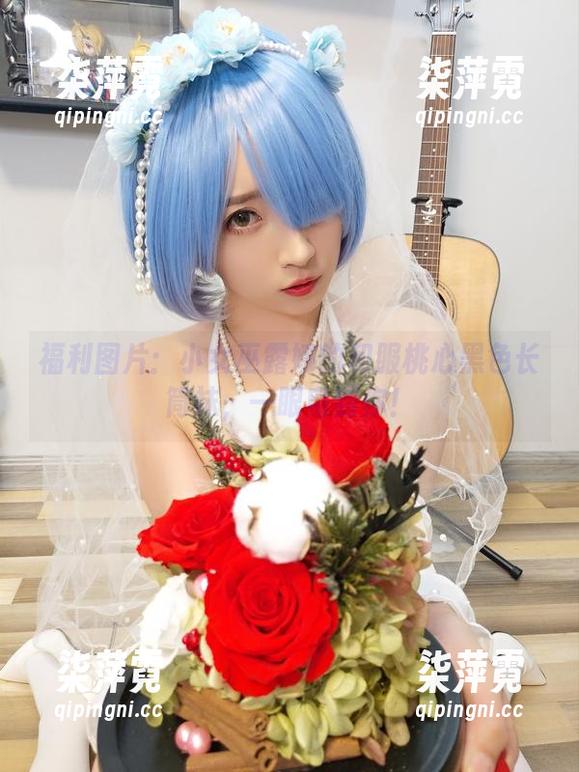 福利图片：小女巫露娜的和服桃心黑色长筒袜，一眼电到你！