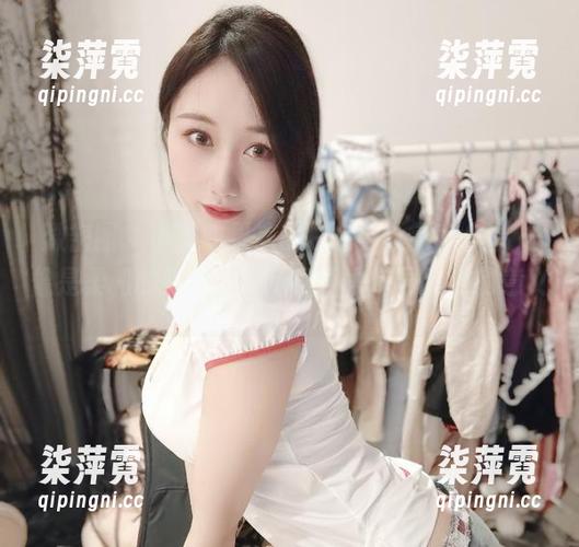 小玉吃果冻 微密圈 - 小玉吃果冻的白色蕾丝镂空作品,像是柔和的冬日氛围呼唤我去探寻更深的意义。