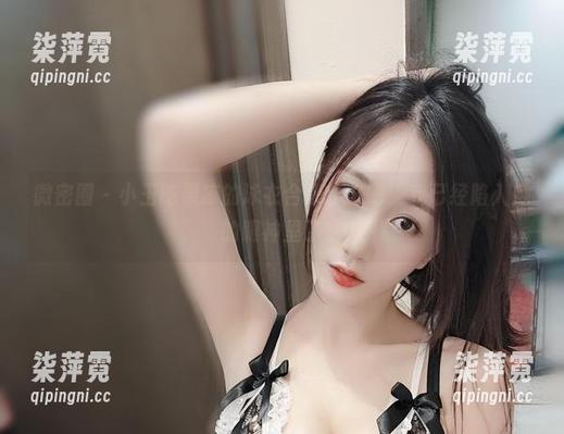 微密圈 - 小玉吃果冻的泳衣合集：好吧，我已经陷入她的眼神里了。