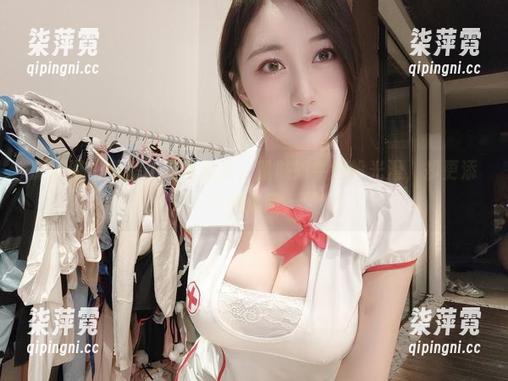 微密圈 - 私房小玉吃果冻，肌肤如牛奶般光滑，却更添一丝危险。