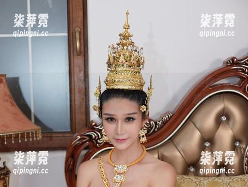 尤物馆-陆萱萱Cecilia 尤物馆 - 这次的陆萱萱Cecilia圣诞写真集,原图中的她一脸“我把你们都骗了”的表情,哈哈,超带感!