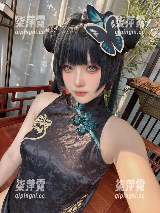 屿鱼yukako的私拍，女孩的眼神透出些许魔力，资源处理得真别致。