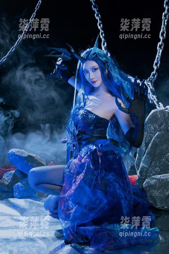年年Nnian娛弄的美图，套图“玉藻前”让你见识到不一样的气质。