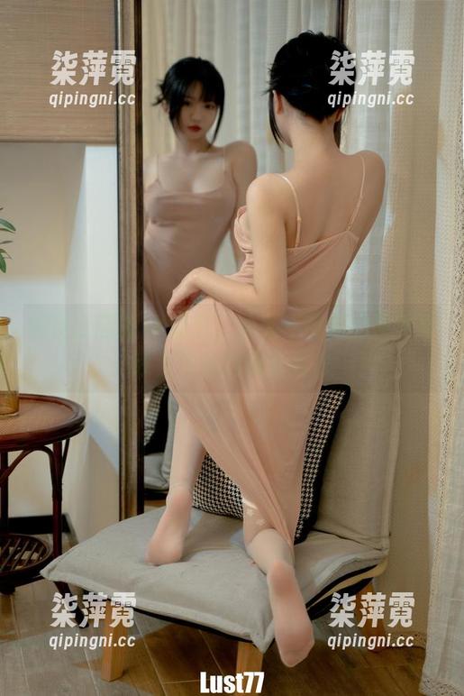 柒柒不可爱 深夜公园的JK造型,柒柒不可爱的写真集硬生生把我吸引过去