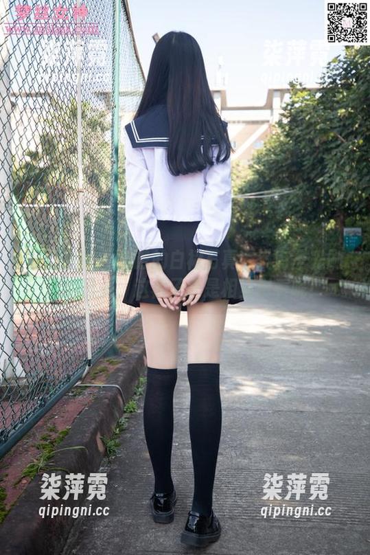 梦丝女神 - 刘诺的白裙写真：没有圣光刷屏的日子，这裙子还是相当耐看呢！
