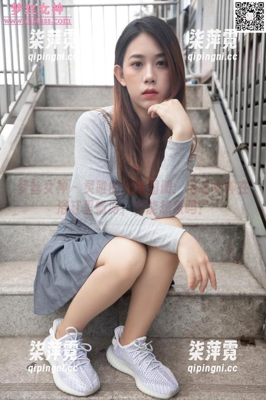 梦丝女神 - 灵唯的免费图册：电喵女神在浴缸里畅游，你能想象吗？