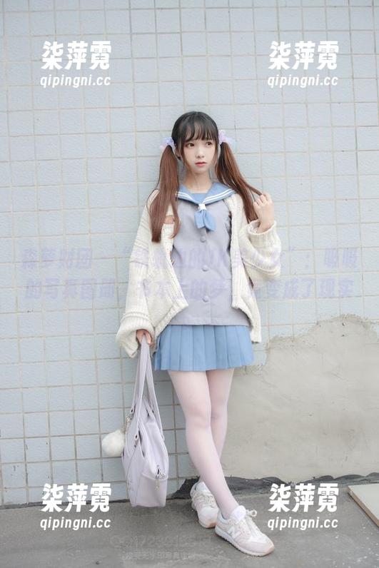 森萝财团-吸吸 森萝财团 - “铁轨边的JK美少女”:吸吸的写真图册,书本上的梦,竟变成了现实。
