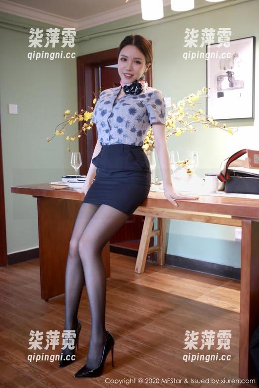 模范学院 - 壁纸也疯狂！伊小七MoMo的高清写真，把“秘密”暴露的恰到好处。