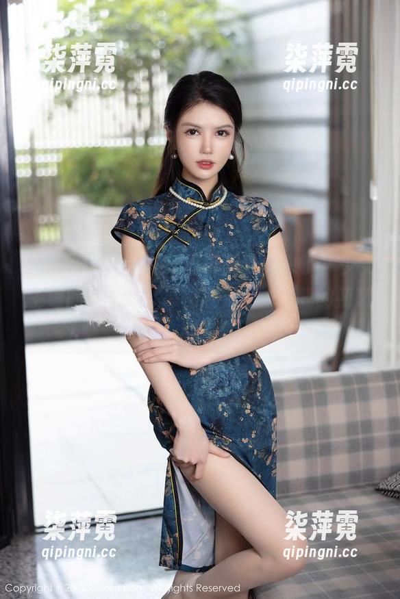 秀人网 - Vetiver嘉宝贝儿又来了，少女主题的写真集，原图就像是……我的初恋吗？