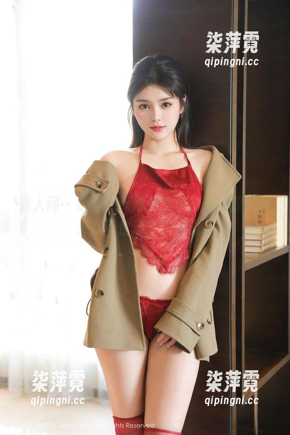 秀人网-奈奈Fox 秀人网 - 奈奈Fox黑丝套装,高清原图让人忍不住想多看几眼。