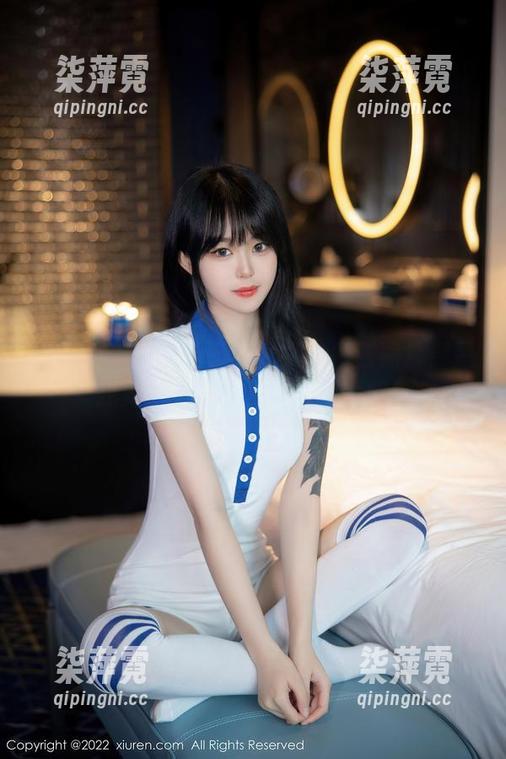 秀人网 - 奶酥的吊带图集：每张照片都是我对“不穿裤子”的新理解！