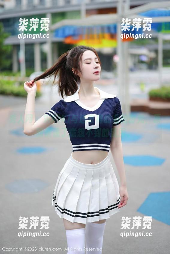 秀人网-宋KiKi 秀人网 - 宋KiKi与连衣裙的私拍时光,原图展现了意想不到的氛围。