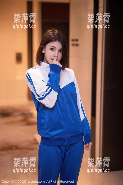 秀人网-文芮jeninfer 秀人网 - 牛仔裤与文芮jeninfer:图库的奇遇,资源的另一面