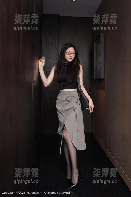 秀人网-李可儿 秀人网 - 李可儿制服图包:纯情与诱惑的微妙邂逅