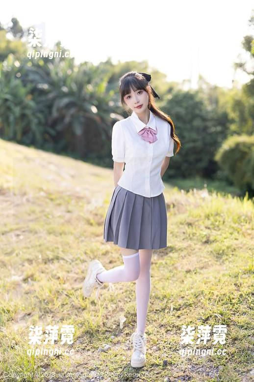 秀人网 - 说好的欧阳妮娜娜夏天私房原图，怎么又把我脑子里的“夏日情怀”勾了出来！