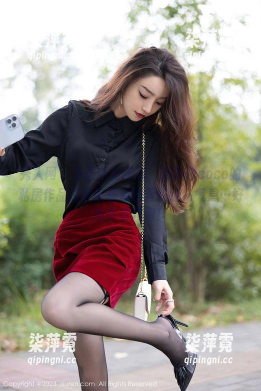 秀人网 - 万圣节特辑里，赵惟依coco的私房作品总是带着点怪异的迷人气息…好想多看几遍！