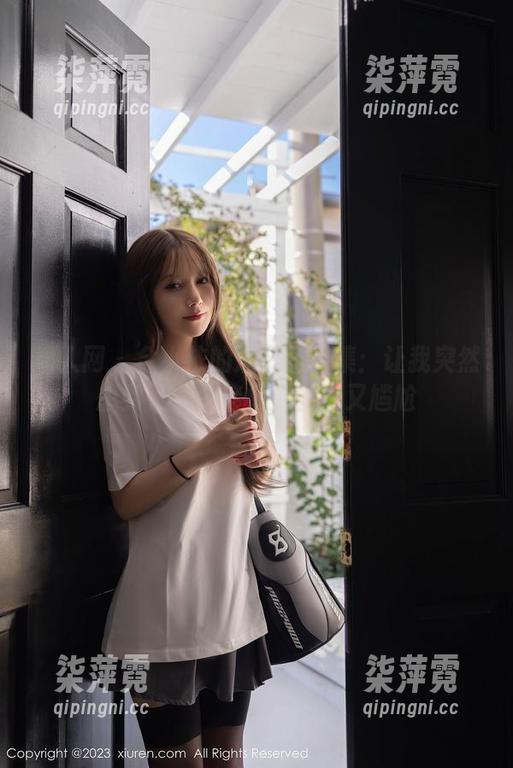 秀人网-金小依 秀人网 - 金小依的连衣裙合集:让我突然想到了一个老梗,甜蜜又尴尬
