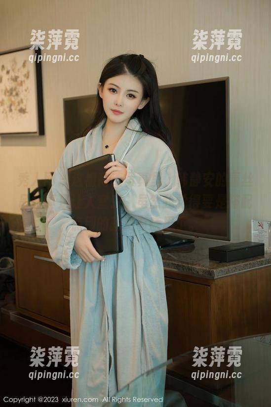 秀人网 - 这组高清写真里，韩静安的蕾丝吊裙真是让人窒息，虽然我觉得要是搭配点别的就更有意思了。
