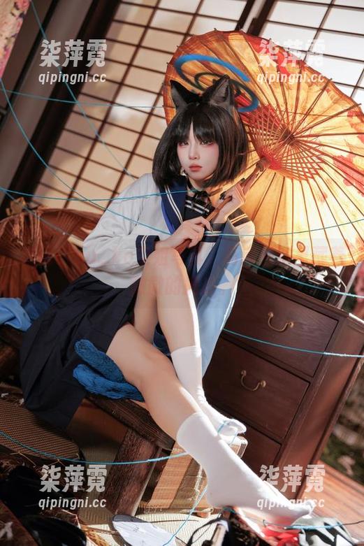 纸悦Etsu_ko空姐写真，高清框架里藏着微微的挑战。