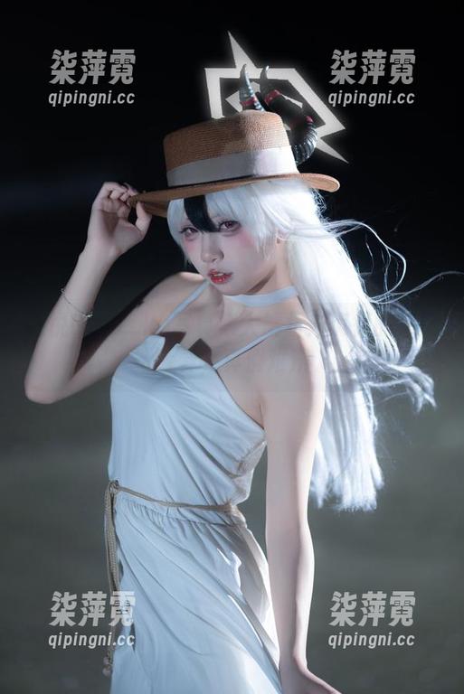 纸悦Etsu_ko 纸悦Etsu_ko写真集大解析:贞德的浪荡青春,真假难辨