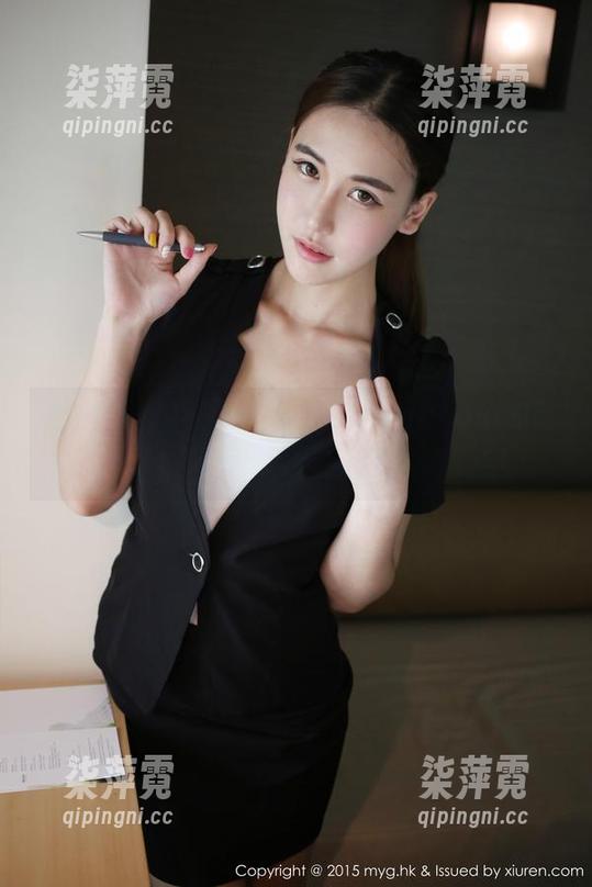 美媛馆-许诺sabrina 美媛馆 - 拍照要小心,许诺sabrina的高清礼服会默默地让你的脸也成焦点!