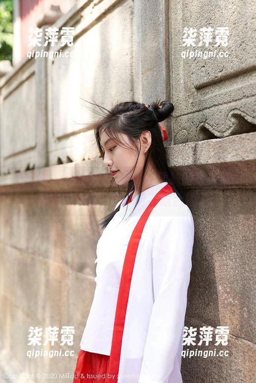 蜜桃社-Gina 蜜桃社 - 高清质感,Gina学妹的写真集,看来“纯洁”这个词不适合她了。