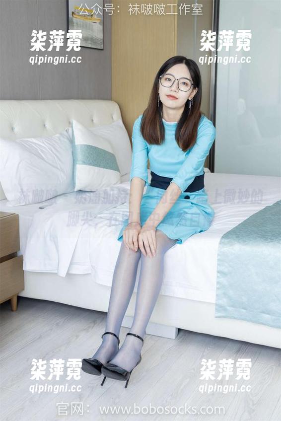 袜啵啵-奶油 袜啵啵 - 奶油加持:“肉丝”踏上微妙的脚尖,在图库中悠然自得