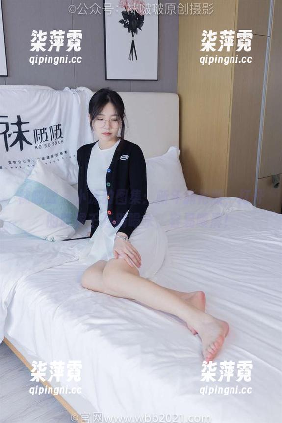袜啵啵 - 小沫的图集：新年旗袍版，打开的时候千万别喝水，容易喷屏！