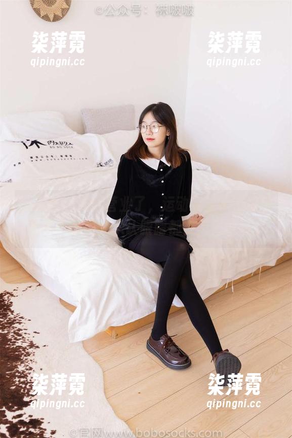 袜啵啵 - 熊熊营业了，运动鞋果然是亮眼单品，原图我承认眼睛都在停留哪里。