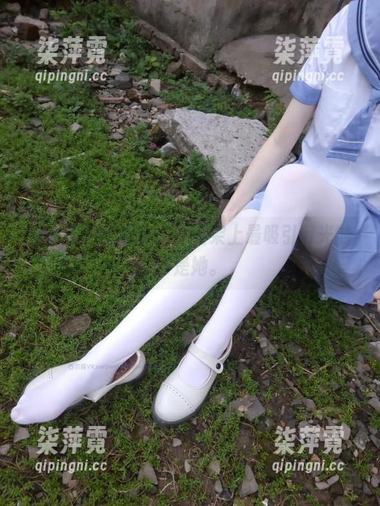 西尔酱网袜图册，这鞋架上最吸引目光的可是她。